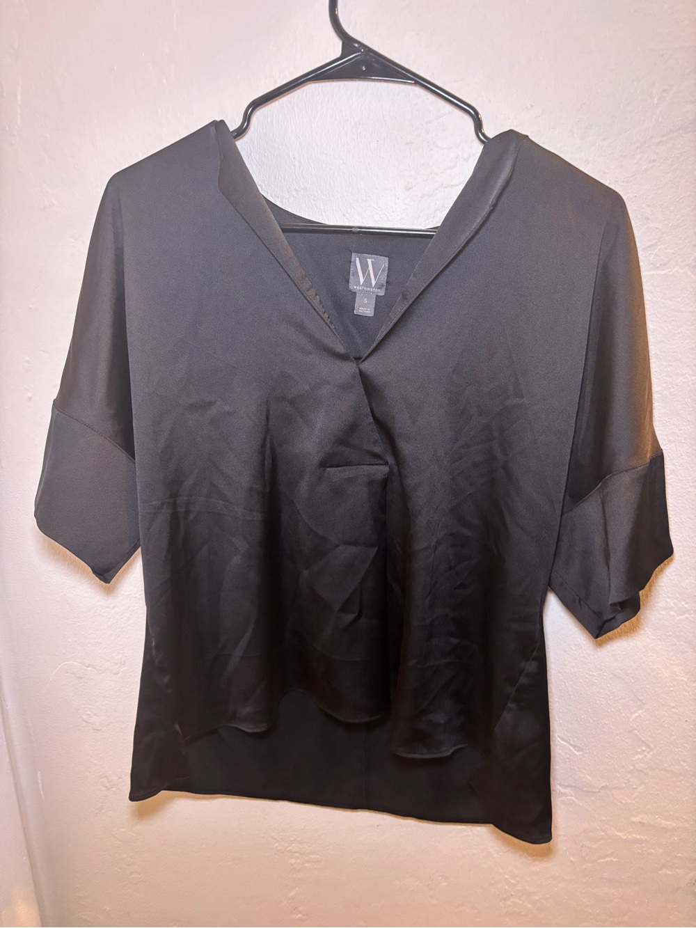 Worthington Black V-Neck Satin Short Sleeve Top